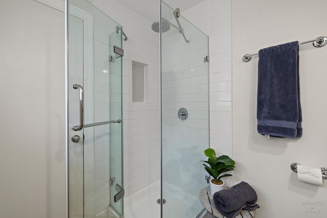 4208 N Keystone Avenue 3F, Chicago, IL 60641