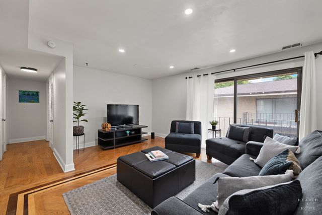 4208 N Keystone Avenue 3F, Chicago, IL 60641