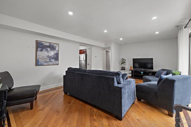4208 N Keystone Avenue 3F, Chicago, IL 60641