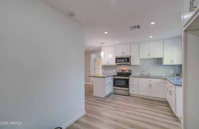 2030 W MONTE VISTA Road, Phoenix, AZ 85009