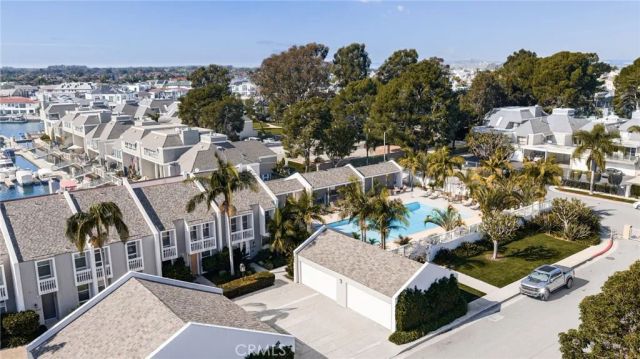 16435 Harbour Lane 13, Huntington Beach, CA 92649