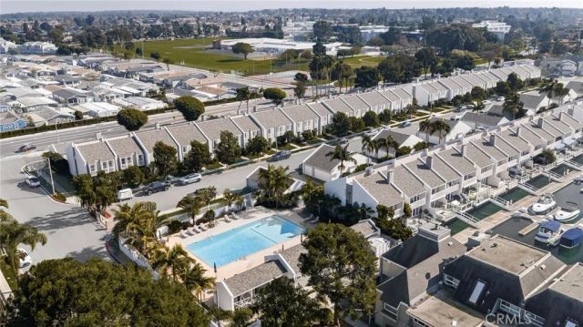 16435 Harbour Lane 13, Huntington Beach, CA 92649