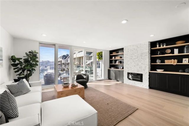 16435 Harbour Lane 13, Huntington Beach, CA 92649