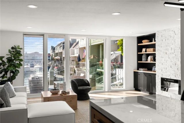 16435 Harbour Lane 13, Huntington Beach, CA 92649