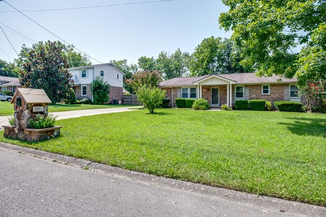 7453 Harrow Dr, Nashville, TN 37221