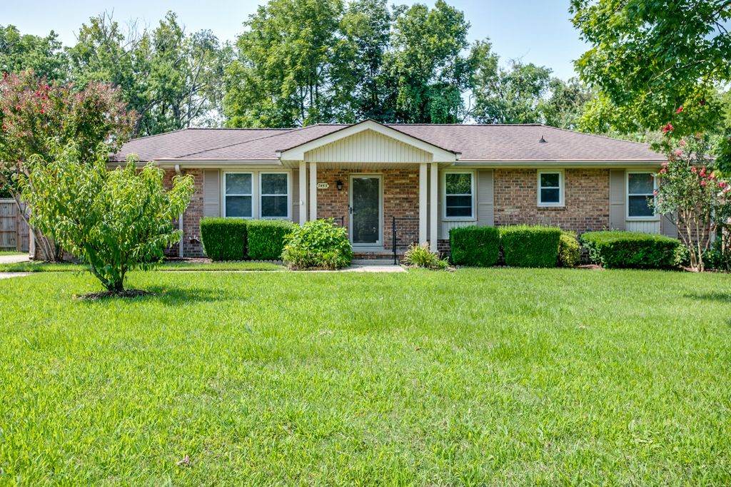7453 Harrow Dr, Nashville, TN 37221