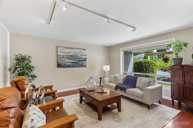 18906 SE 44th Place, Issaquah, WA 98027