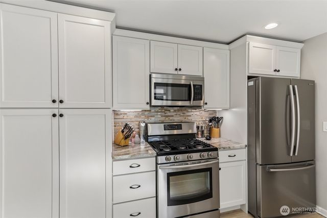18906 SE 44th Place, Issaquah, WA 98027