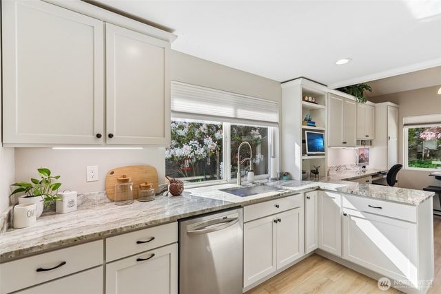 18906 SE 44th Place, Issaquah, WA 98027