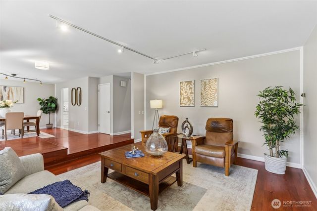 18906 SE 44th Place, Issaquah, WA 98027