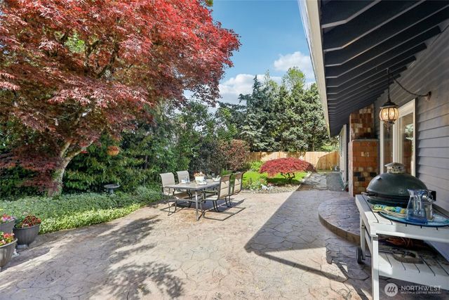 18906 SE 44th Place, Issaquah, WA 98027
