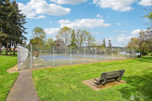 18906 SE 44th Place, Issaquah, WA 98027