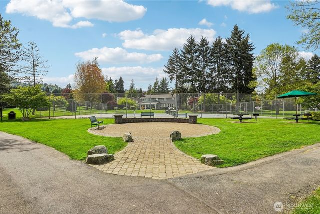 18906 SE 44th Place, Issaquah, WA 98027