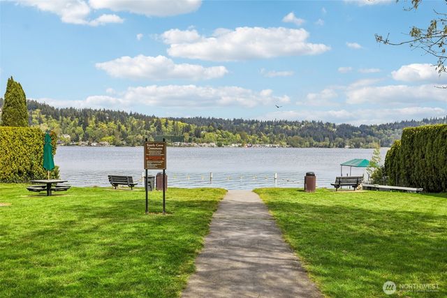 18906 SE 44th Place, Issaquah, WA 98027