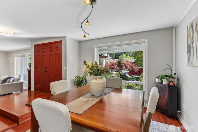 18906 SE 44th Place, Issaquah, WA 98027