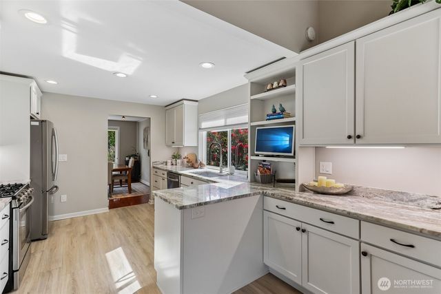 18906 SE 44th Place, Issaquah, WA 98027