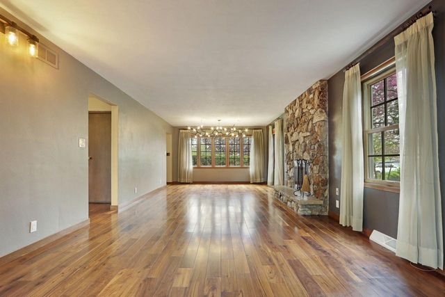 8715 108th AVENUE, Pleasant Prairie, WI 53158