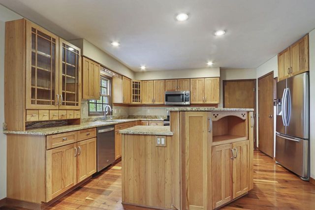 8715 108th AVENUE, Pleasant Prairie, WI 53158