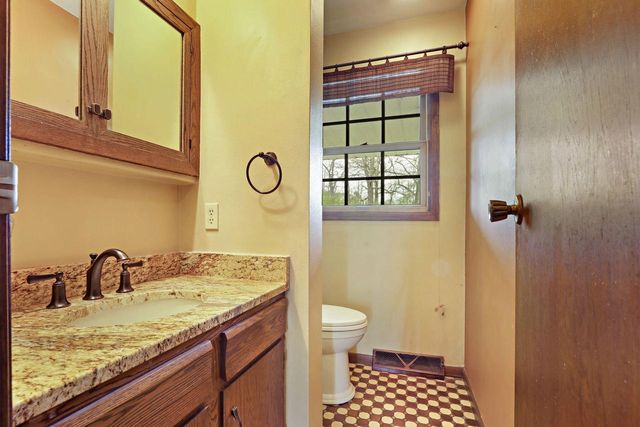 8715 108th AVENUE, Pleasant Prairie, WI 53158