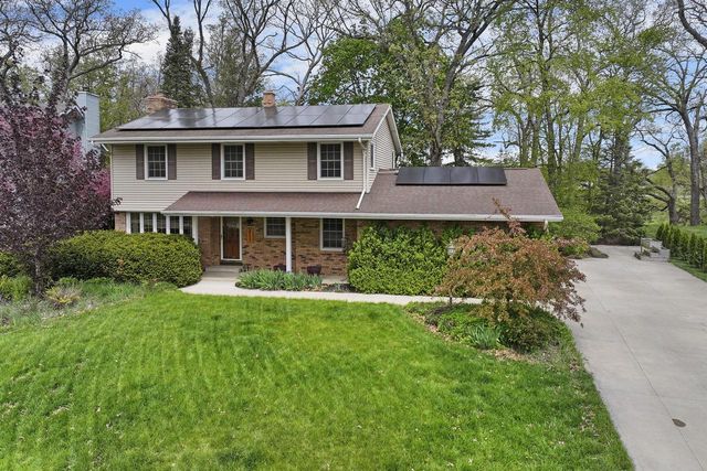8715 108th AVENUE, Pleasant Prairie, WI 53158