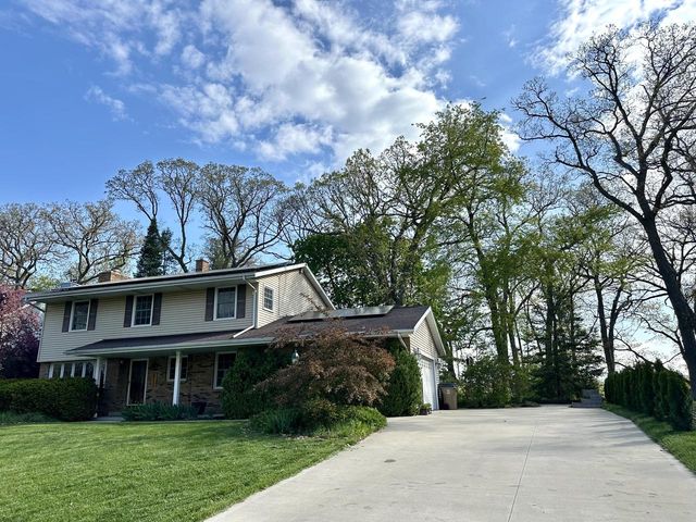 8715 108th AVENUE, Pleasant Prairie, WI 53158