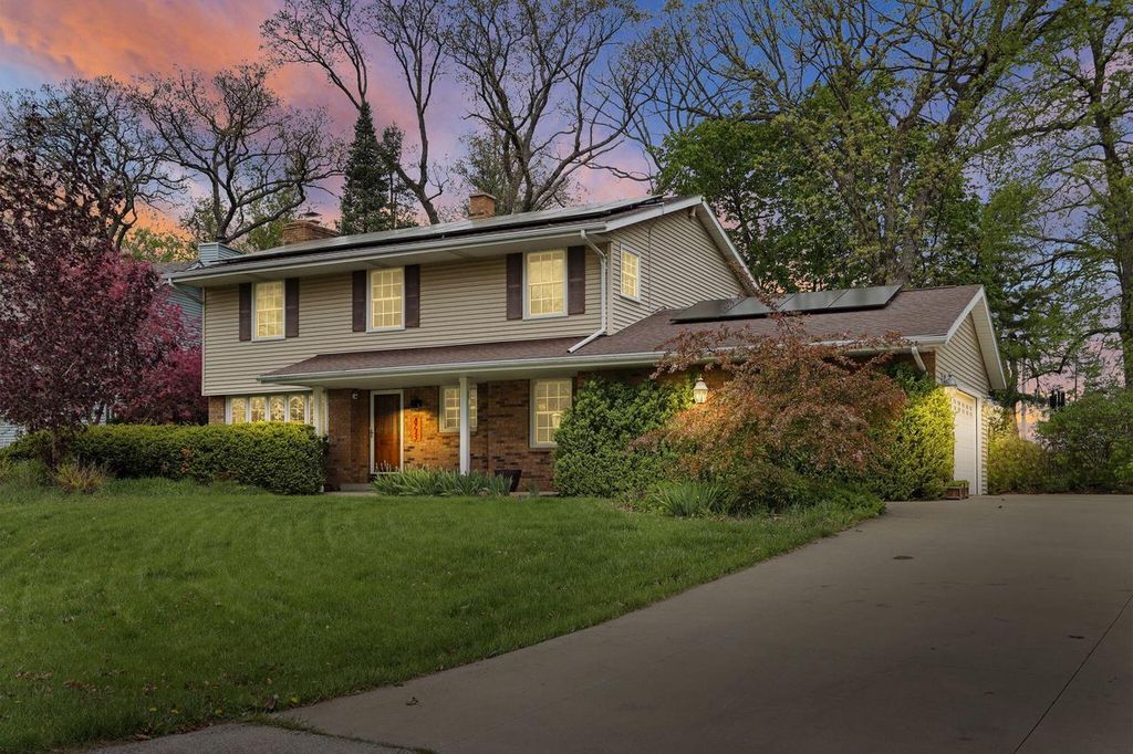 8715 108th AVENUE, Pleasant Prairie, WI 53158
