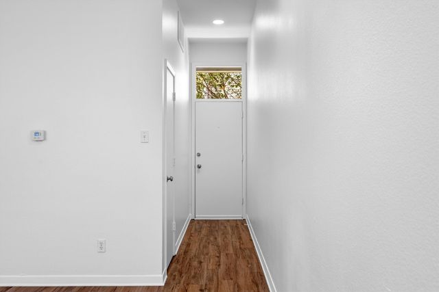 4031 Holland Avenue B, Dallas, TX 75219