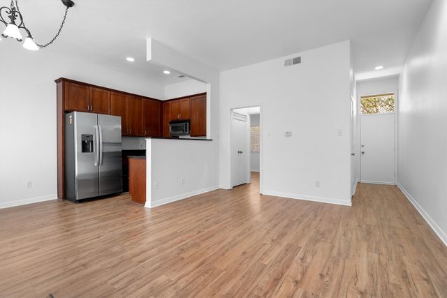 4031 Holland Avenue B, Dallas, TX 75219