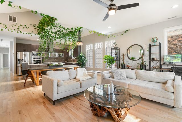 817 N Winchester Avenue 3, Chicago, IL 60622