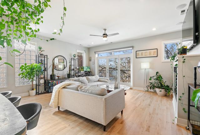 817 N Winchester Avenue 3, Chicago, IL 60622