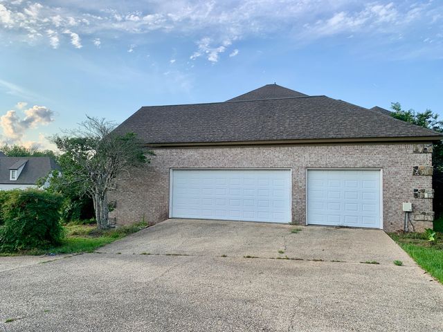 85 BRIDGEWATER Dr., Hattiesburg, MS 39402