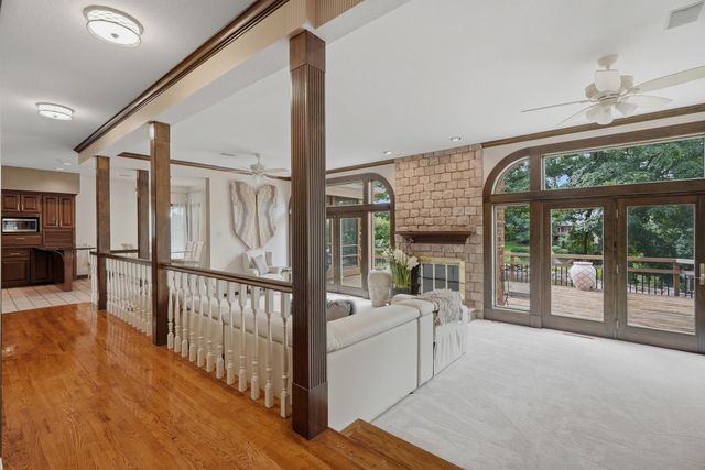 1009 LAKE POINT LN, Columbia, MO 65203