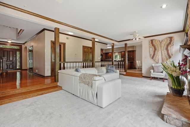 1009 LAKE POINT LN, Columbia, MO 65203