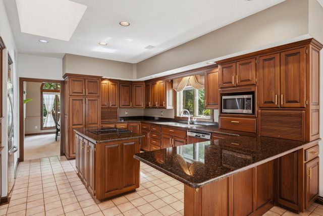 1009 LAKE POINT LN, Columbia, MO 65203