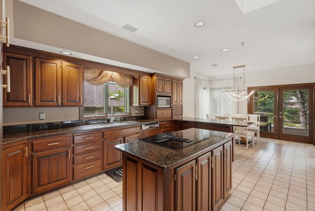 1009 LAKE POINT LN, Columbia, MO 65203