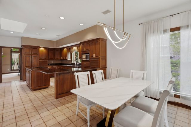 1009 LAKE POINT LN, Columbia, MO 65203
