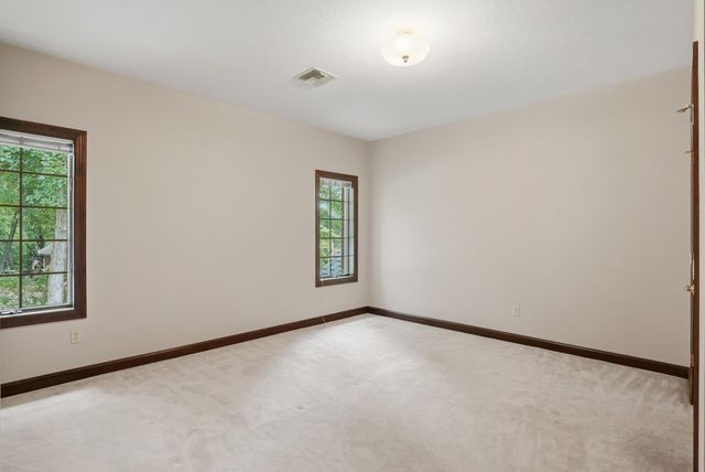1009 LAKE POINT LN, Columbia, MO 65203