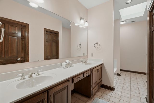 1009 LAKE POINT LN, Columbia, MO 65203