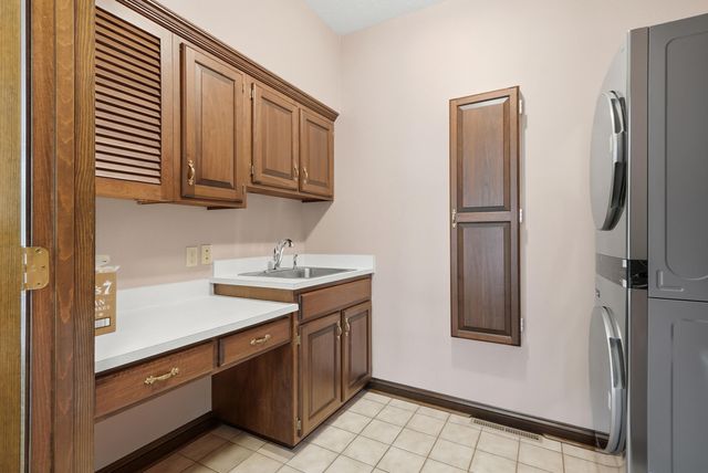 1009 LAKE POINT LN, Columbia, MO 65203