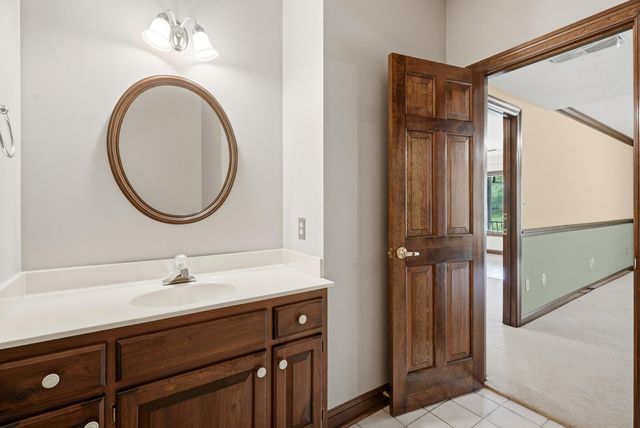 1009 LAKE POINT LN, Columbia, MO 65203