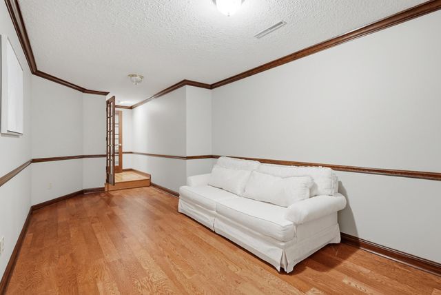 1009 LAKE POINT LN, Columbia, MO 65203