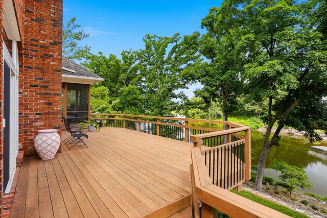1009 LAKE POINT LN, Columbia, MO 65203