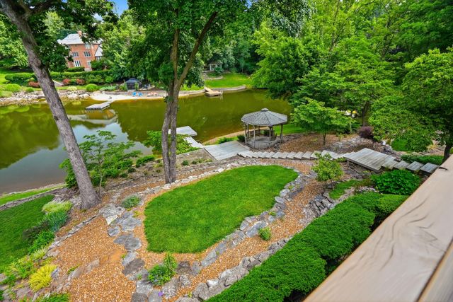1009 LAKE POINT LN, Columbia, MO 65203