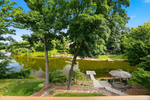 1009 LAKE POINT LN, Columbia, MO 65203