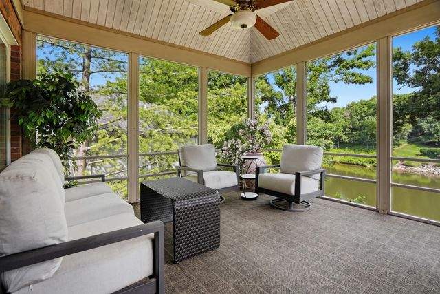 1009 LAKE POINT LN, Columbia, MO 65203