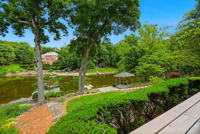 1009 LAKE POINT LN, Columbia, MO 65203