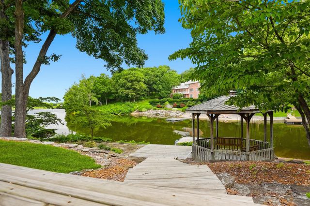1009 LAKE POINT LN, Columbia, MO 65203