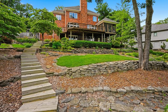 1009 LAKE POINT LN, Columbia, MO 65203
