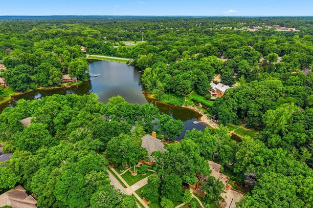 1009 LAKE POINT LN, Columbia, MO 65203