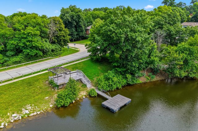 1009 LAKE POINT LN, Columbia, MO 65203